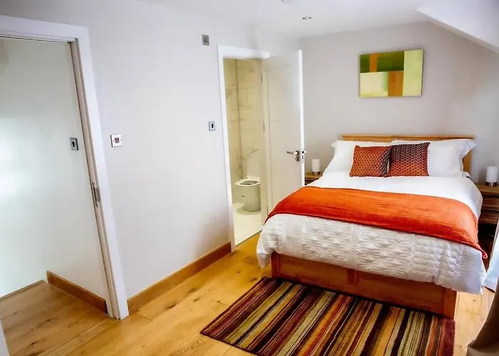 Airy, 3 Bedrooms, Ensuite , Central London Flat